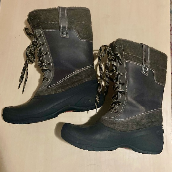 The North Face Shoes - North Face Shellista Snow Boots Black Grey Rubber Faux Fur Women’s Sz 11
